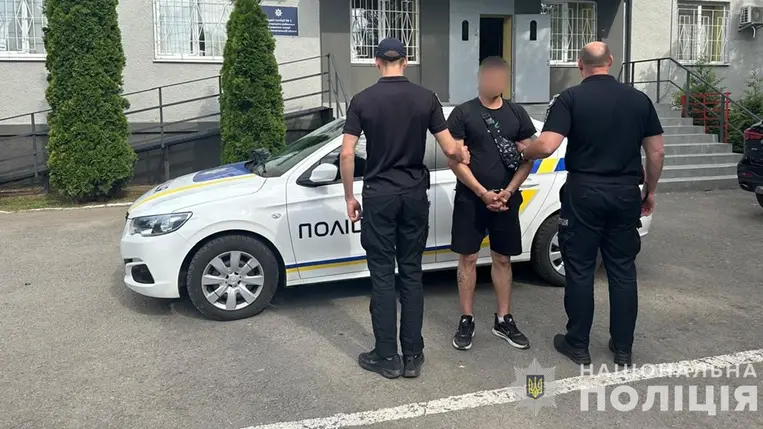 Gránáttal a kezében sétált Csapon. Fotó: Nemzeti Rendőrség