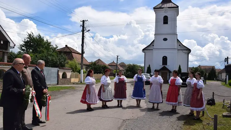 Trianon emlékezete Kárpátalján - Koszorúzás Mezőgecsében és Nagybégányban. Fotó: Kárpátinfo/Kovács Elemér