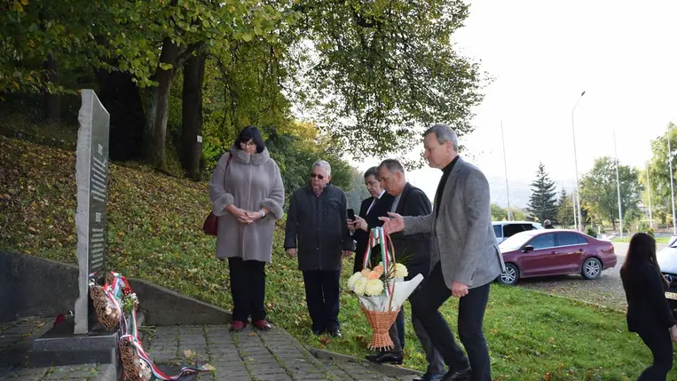 Csöndes főhajtás Huszton - Bethlen Gábor példája. Fotó: Kárpátinfó/ Kovács Elemér