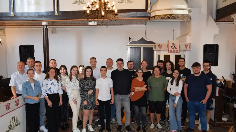 Konfirmandus és ifjúsági csendesnap Nagyberegen - Nézz fel Jézusra és bátran világíts. Fotó : Kárpátinfó/Marton Erzsébet