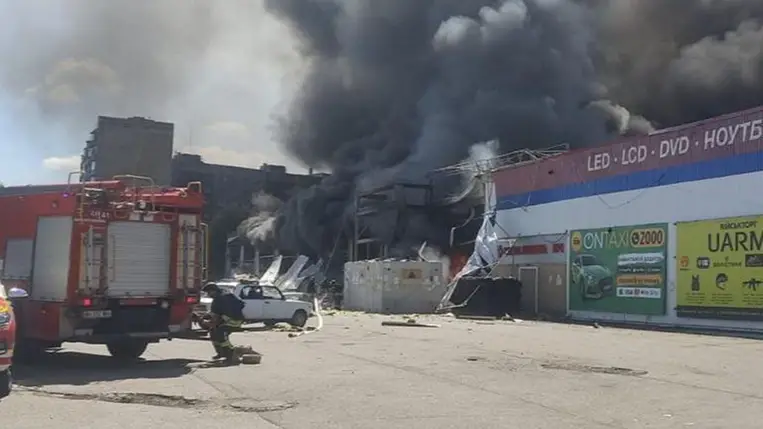 Ukrán belügyminisztérium: az orosz erők eltaláltak egy szupermarketet Donyeck megyében, sok áldozat