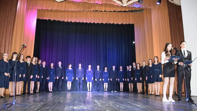 Szalagavató a Beregszászi Bethlen Líceumban - Legyetek jó emberek! Fotó: Kárpátinfó/ Kovács Erzsébet
