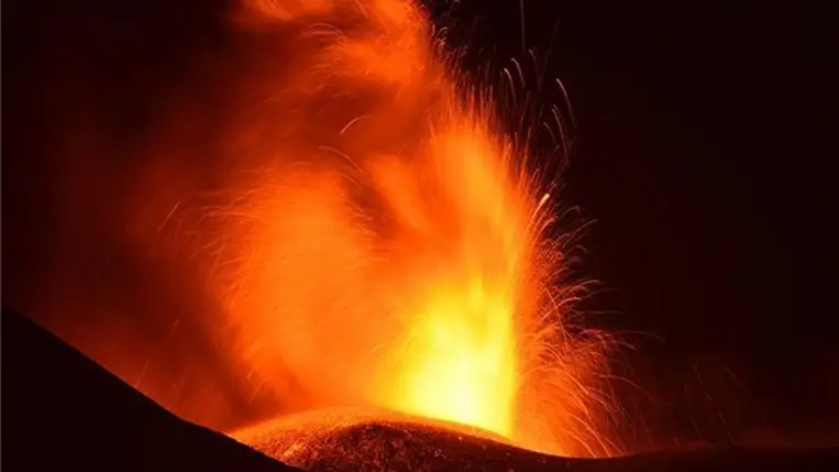 Le kellett zárni a cataniai repülőteret az Etna kitörése miatt / Fotó: MTI