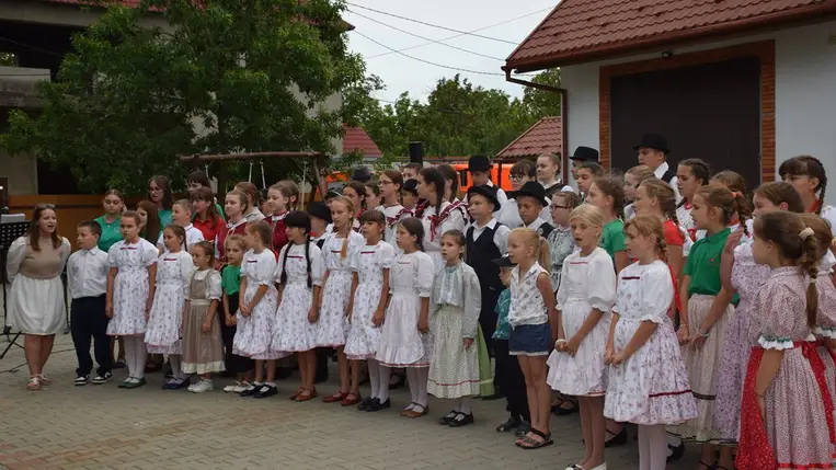 IV. Népi és Hagyományőrző Napok Mezőváriban - Perdült a szoknya, zengett az ének. Fotó: Kárpátinfo/Kovács Erzsébet