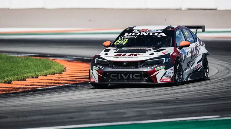 Csapatbajnoki címmel zárta a TCR Europe idényét Losonczy Levi.Fotó: (Ollivision) 