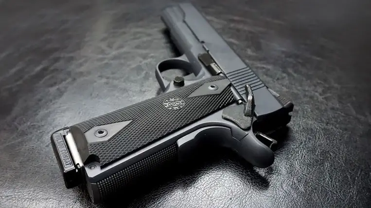 Lőfegyver ( Illusztráció )