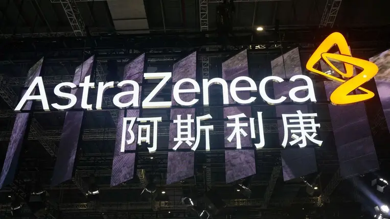 Nyomozás indult az AstraZeneca kínai vezére ellen / Fotó: NurPhoto via AFP