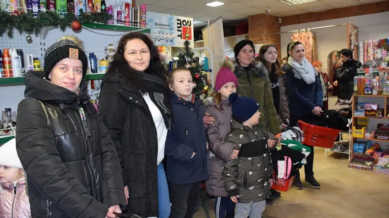 Rózsahölgyek karácsonyi akciója - Szeretettel jót tenni. Fotó: Kárpátinfó/ Kovács Erzsébet 