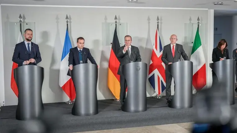 Öt európai ország védelmi minisztere Ukrajna támogatásáról tárgyalt