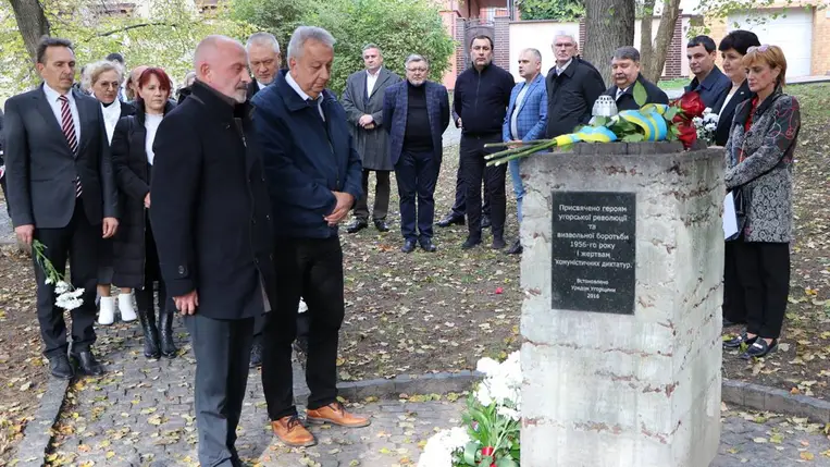 Csöndes megemlékezés Ungváron - Hősök, hazafiak, példaképek
