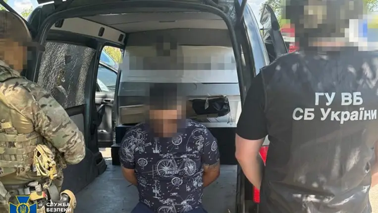 Fegyverkereskedő hálózatot számolt fel az SZBU, a tagjai három megyében árultak golyószórókat, robbanóanyagot bűnözőknek