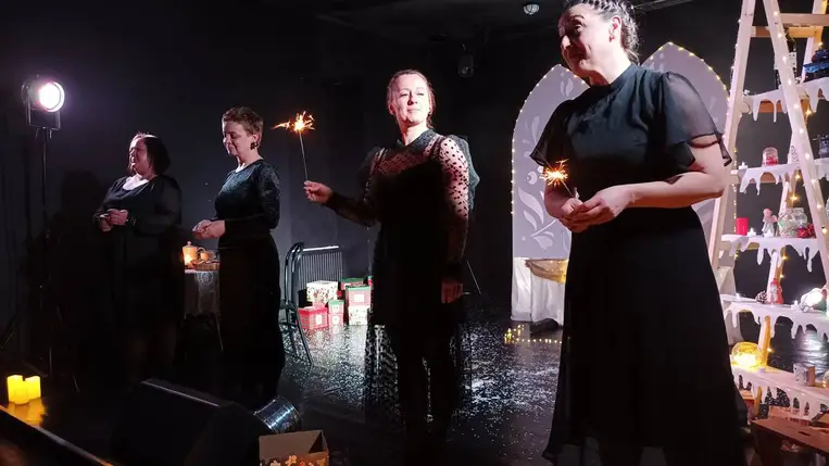 Ünnepre hangolódás a beregszászi magyar színházban - Adventi kalendárium. Fotó: Kárpátinfó/ Kovács Erzsébet