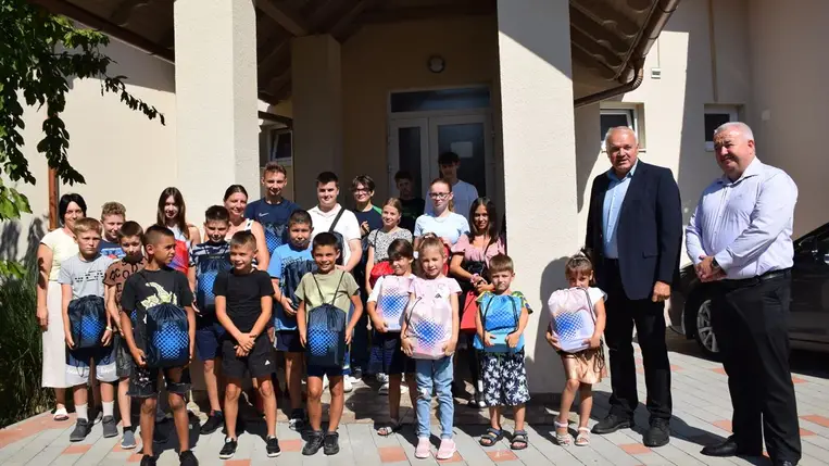 959 gyerek kapott tanszercsomagot a Kárpátaljai Református Egyház szervezésében - „Legyetek Isten igéjének cselekvői…”
