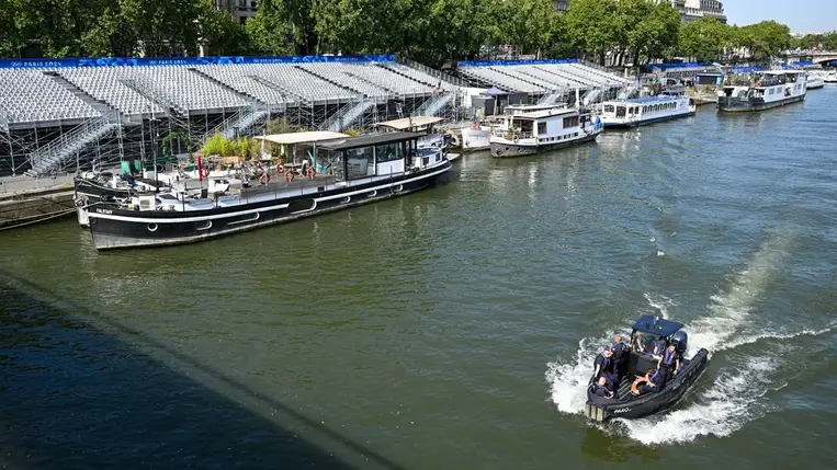 Nincs több halasztás: tisztult a Szajna, ma elrajtolnak a triatlonosok az olimpián