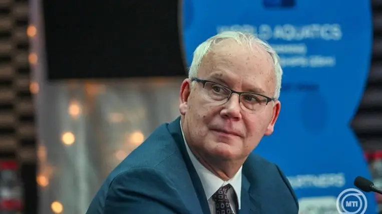 Wladár Sándor, a Magyar Úszó Szövetség és a 17. rövidpályás világbajnokság szervezőbizottság elnöke a vb budapesti nemzetközi sajtótájékoztatóján 2024. december 9-én. MTI/Illyés Tibor