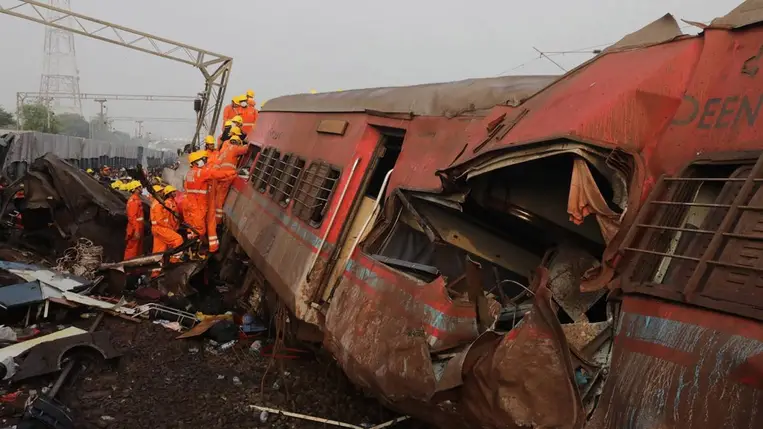 Súlyos vonatbaleset történt Indiában, többen meghaltak, sok a sérült
