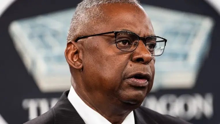 Lloyd Austin amerikai védelmi miniszter a washingtoni védelmi minisztériumban, a Pentagonban tartott sajtóértekezleten 2024. július 25-én. (Fotó: MTI/EPA/Jim Lo Scalzo)