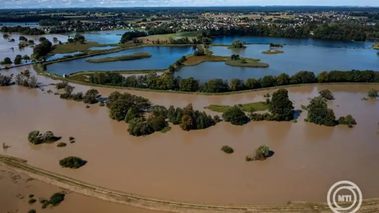 Jawiszowice, 2024. szeptember 15. Árvíz a dél-lengyelországi Jawiszowicében 2024. szeptember 15-én. MTI/EPA/PAP/Lukasz Gagulski