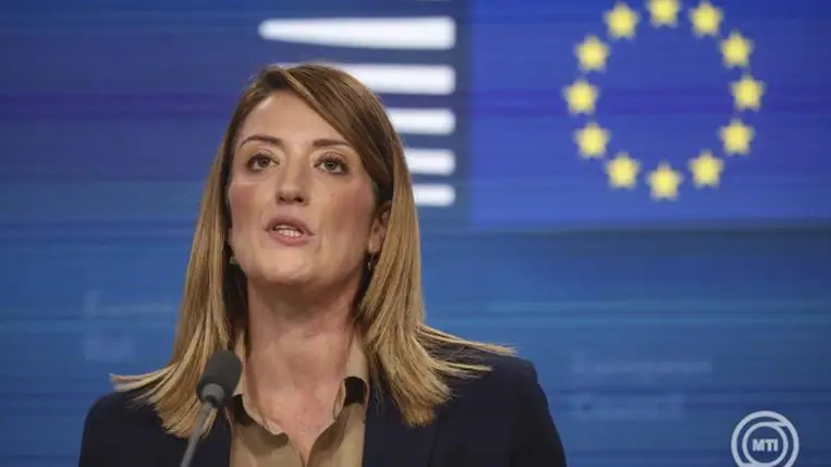  Roberta Metsola, az Európai Parlament elnöke beszédet mond az EU-tagországok állam-, és kormányfőinek csúcstalálkozóján Brüsszelben 2024. október 17-én. MTI/EPA/Christopher Neundorf