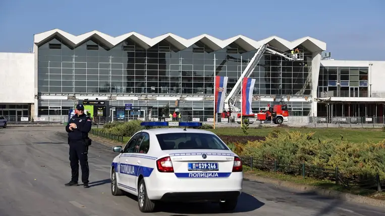 Bejelentette lemondását a szerb építésügyi miniszter az újvidéki vasútállomáson történt tragédia miatt