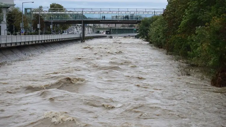 Árad a Wien folyó Bécstől nyugatra (Fotó: MTI/AP)