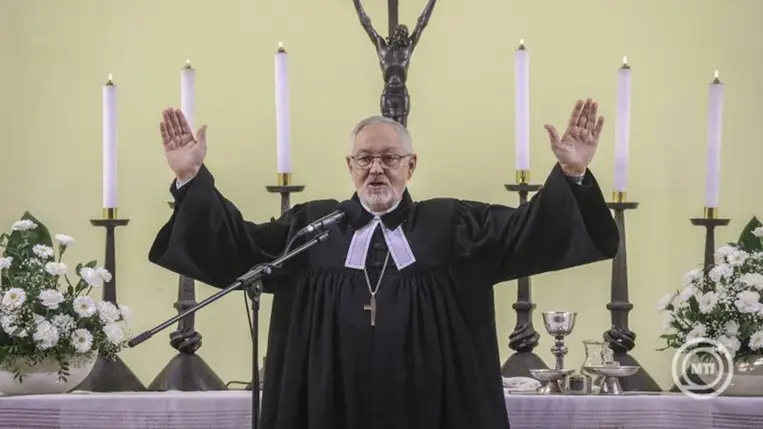 Győr, 2024. december 25. Szemerei János, a Magyarországi Evangélikus Egyház elnök-püspöke beszédet mond a győr-nádorvárosi gyülekezet templomában tartott karácsonyi istentiszteleten 2024. december 25-én. MTI/Tóth Zsombor