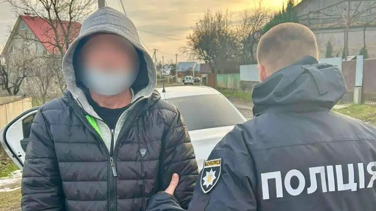 A Huszti rendőrség letartóztatott egy korábban már büntetett férfit, aki ittasan halálosan megsebesítette falubelijét. Fotó: Nemzeti Rendőrség