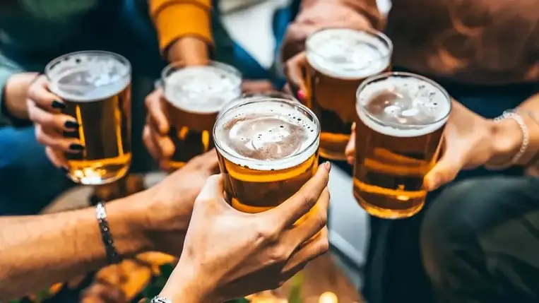 A gyűrűsujj hossza összefügg az alkoholfogyasztással 