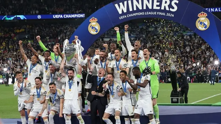 Hatalmas szégyen érte Cristiano Ronaldót és Lionel Messit