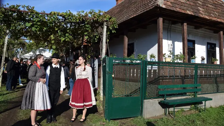 Nagyberegi Tájház, Tisza­csomai Honfoglalási Emlékpark és Látogatóközpont, jurta, tájház – ezeket a helyeket ma is rendszeresen felkeresik a látogatók, főleg a fiatalok, akik számára tartalmas programokat biztosítanak a szervezők.