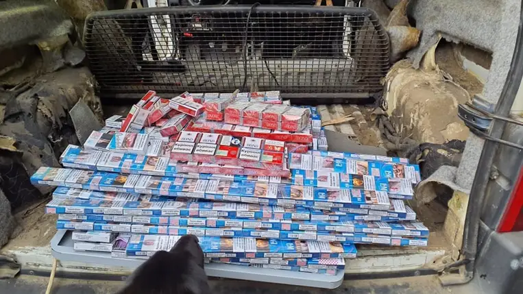 Kárpátalján egy 58 éves férfi 653 doboz cigarettát akart átcsempészni Szlovákiába a kisbereznai határátkelőhelyen keresztül. Fotó: Ukrán Állami Határőrszolgálat 