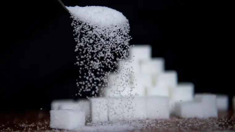 Gyilkol és pusztít a hozzáadott cukor 