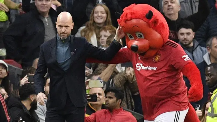 Milliárdokat fizet a Manchester United a kirúgott holland edzőjének