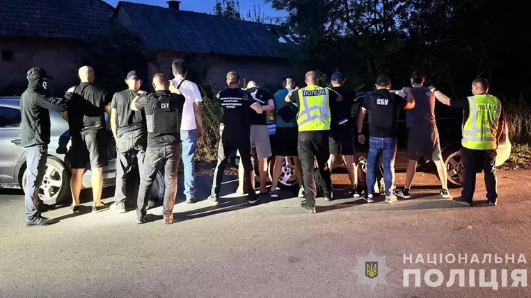 Kárpátalján a bűnüldöző szervek újabb illegális határátlépést akadályoztak meg. A munkácsi járási 22 éves embercsempészek összesen  35 ezer dollárt kereshettek volna. Fotó: Nemzeti Rendőrség