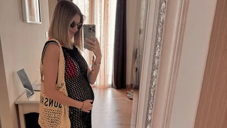 Weisz Fanni első babapocakos fotója: kiderült, hányadik hónapban jár