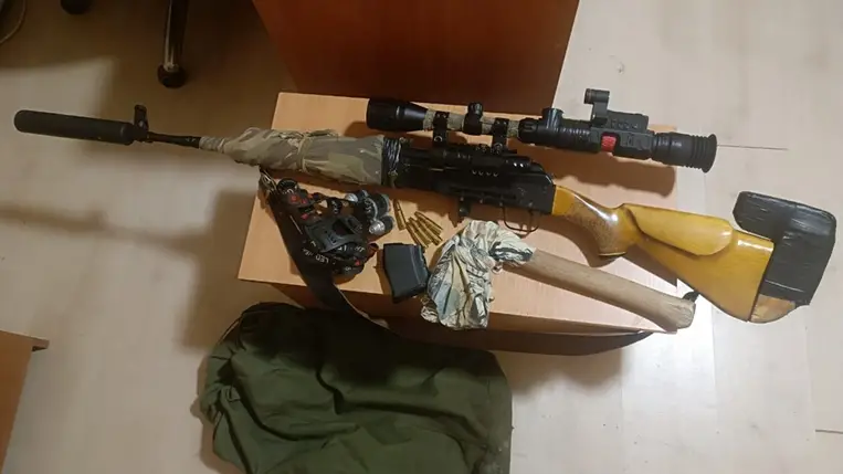 Kárpátalján vadászfegyverekkel és hőkamerával felszerelt férfiakat vettek őrizetbe a lengyel határ közelében. Fotó: Ukrán Állami Határőrszolgálat