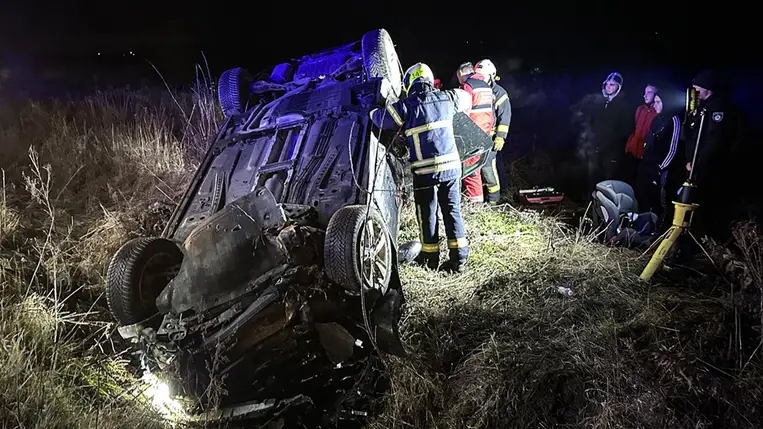 Közúti baleset történt Huszt környékén: egy 34 éves nő megsérült. Fotó: DSZNSZ