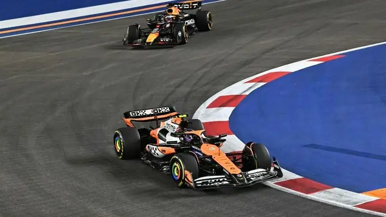 Miért jön egyhónapos szünet az F1-ben?