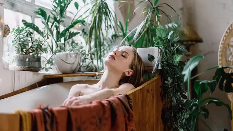 Csodát tehet a testeddel, ha heti kétszer így fürdesz 