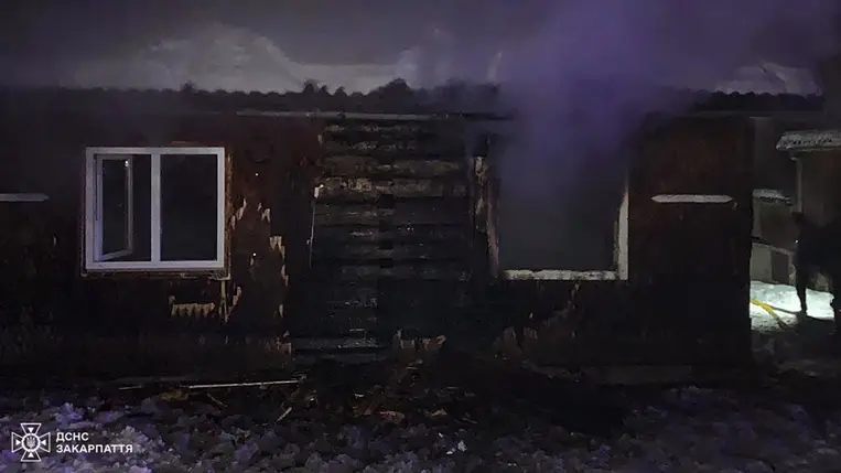 Tragédia Jaszinyán: házában égett halálra egy férfi (Kárpátalja, Rahói járás). Fotó: DSZNSZ