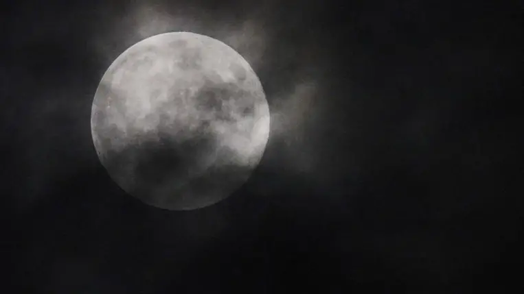 Kína talált valamit a Hold sötét oldalán, fontos rejtély oldódhat meg 