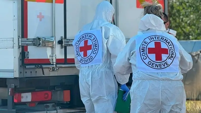 Ukrajna újabb elesett védők holttestét szállította vissza az általa ellenőrzött területre. A folyamatban a Nemzetközi Vöröskereszt is részt vett.   Illusztráció. Fotó: Hadifoglyokkal való bánásmód koordinációs központ 