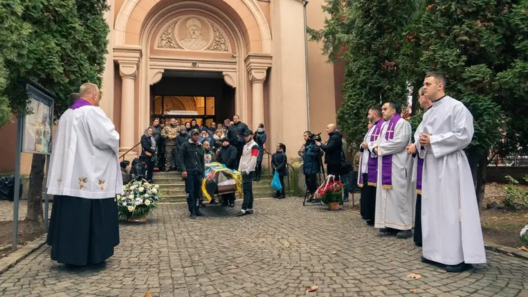 Munkácson végső búcsút vettek a 35 éves Horváth Tibor katonától. Fotó: Munkácsi Városi Tanács/Facebook