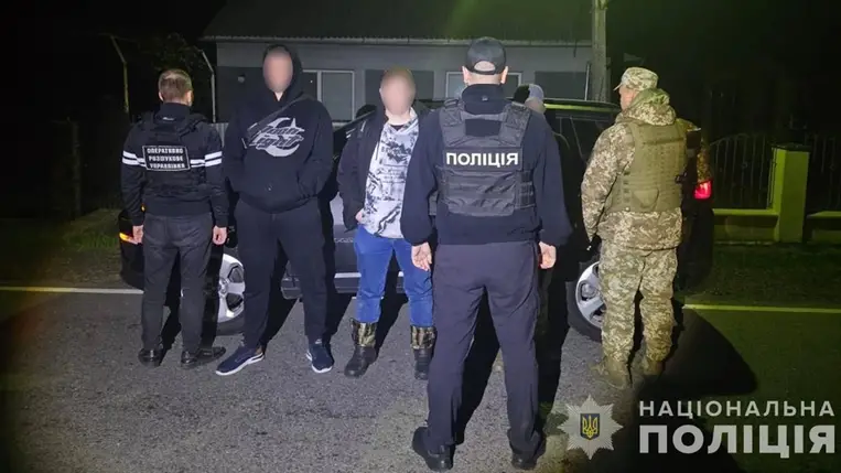 Kárpátalján elfogtak egy 39 éves embercsempészt, miközben 4 katonaköteles férfit akart átcsempészni Szlovákiába. Fotó: Nemzeti Rendőrség