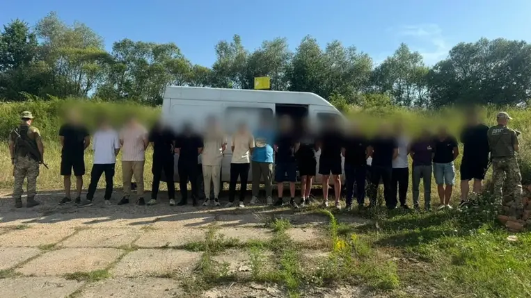 17 hadköteles férfit tartóztattak fel Asztély közelében. Fotó: Ukrán Állami Határőrszolgálat