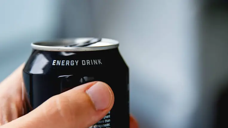 Mindennap iszod, pedig látványosan öregítik a bőrt
