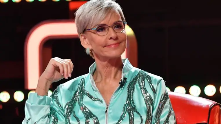 A magyar műsorvezető terhesen, viharban vezette az élő műsort