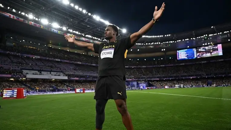 A párizsi olimpia sztárja az NFL-ben folytatná