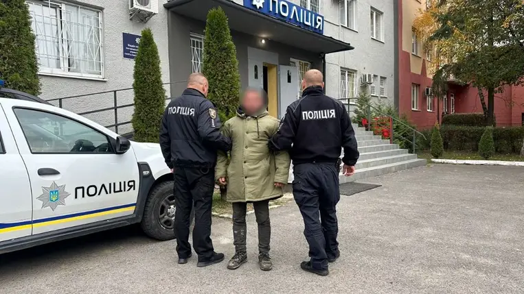 Kárpátalján, az Ungvári járásban található Tiszasalamonban letartóztattak egy 37 éves férfit, aki többször megszúrta 61 éves szomszédját. Fotó: Nemzeti Rendőrség