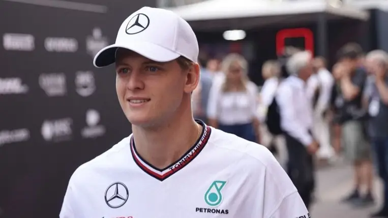 Aggódik a Schumacher család, alig maradt esély a nagy álomra